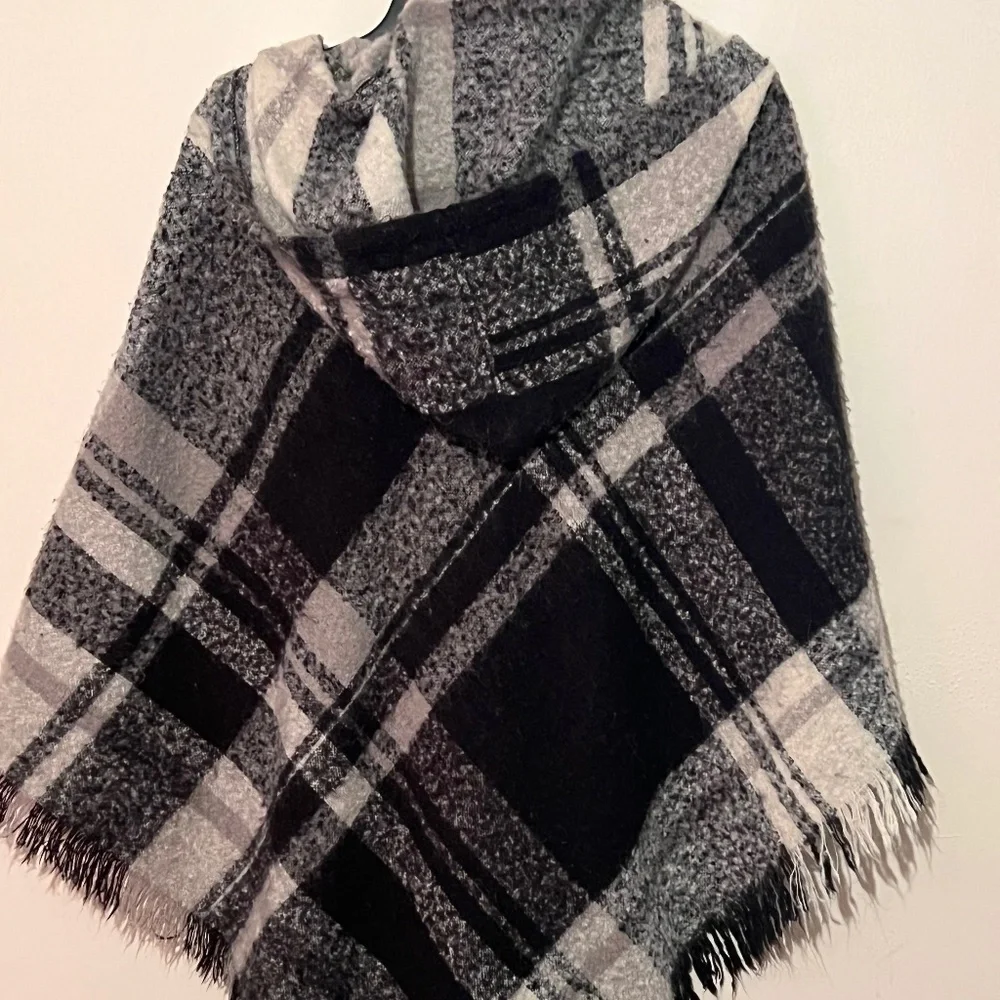 Cardigan / wrap - Picture 1 of 4